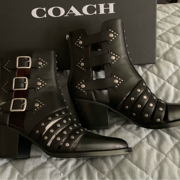 Coach Phoebe - Picture 1 of 4